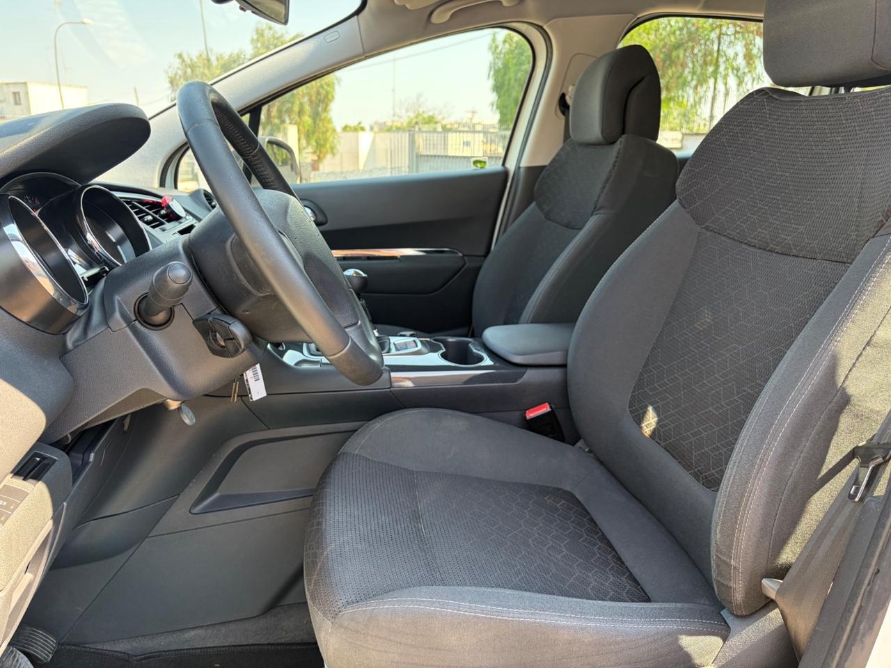Peugeot 3008 1.6 HDi 115CV Allure
