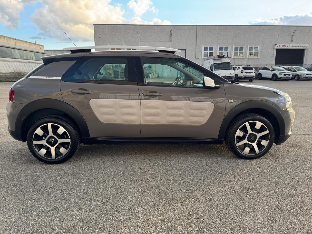 Citroen C4 Cactus PureTech 82 Shine 122000 km