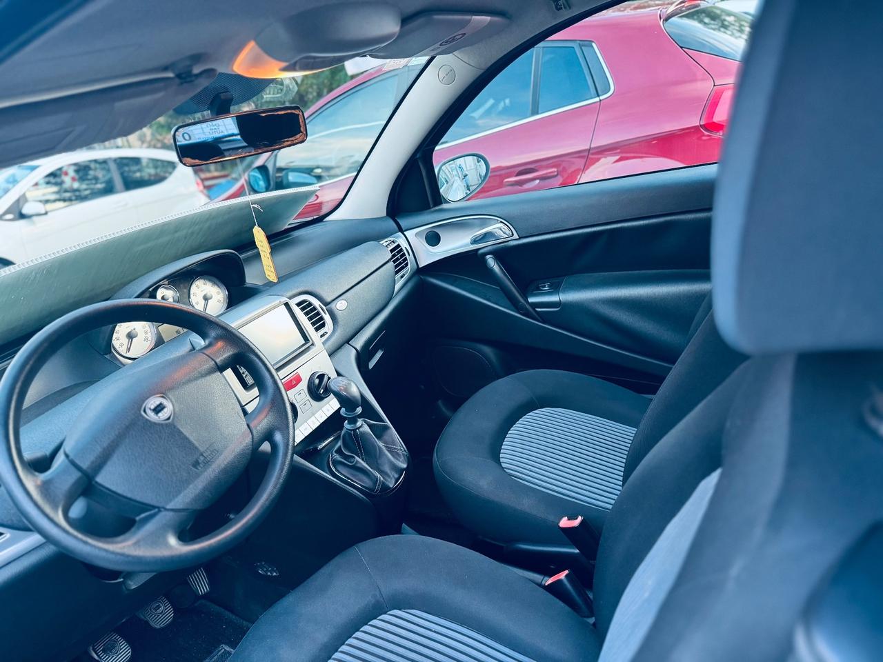 Lancia Ypsilon 1.2 Argento adatta neopatentati