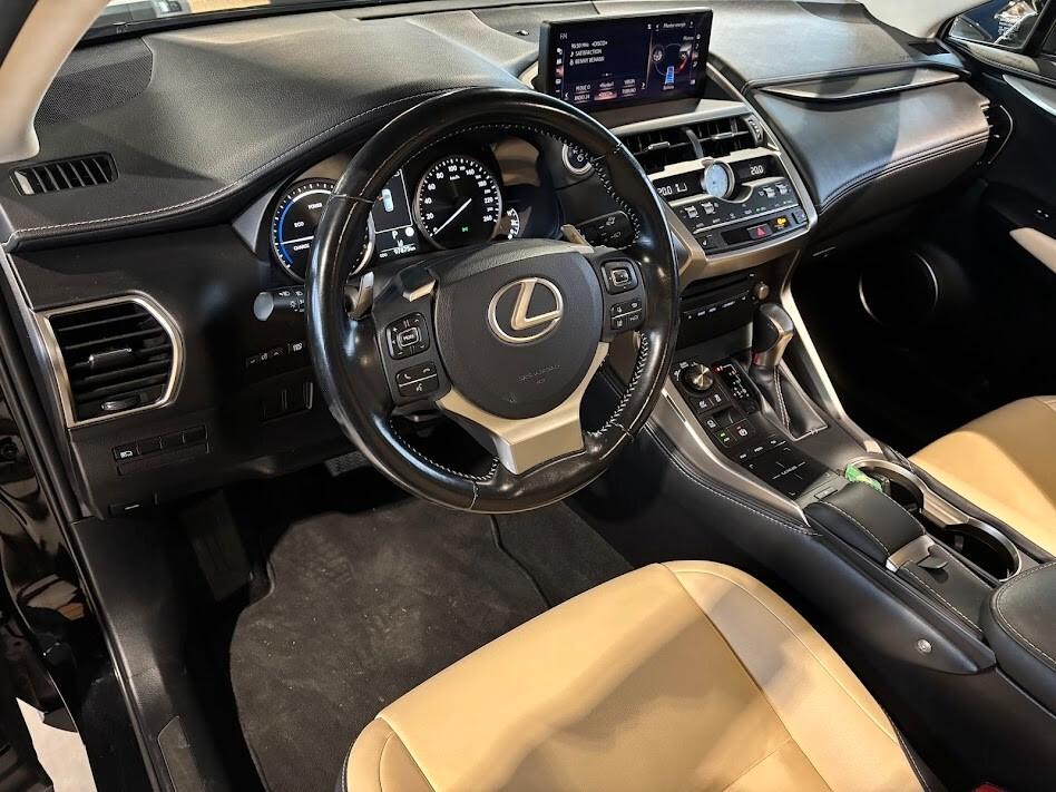 Lexus NX 300h Hybrid 4WD Executive 155cv