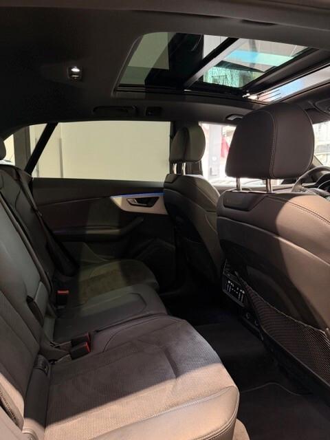 Audi Q8 BLACK LINE 50 TDI quattro 286cv