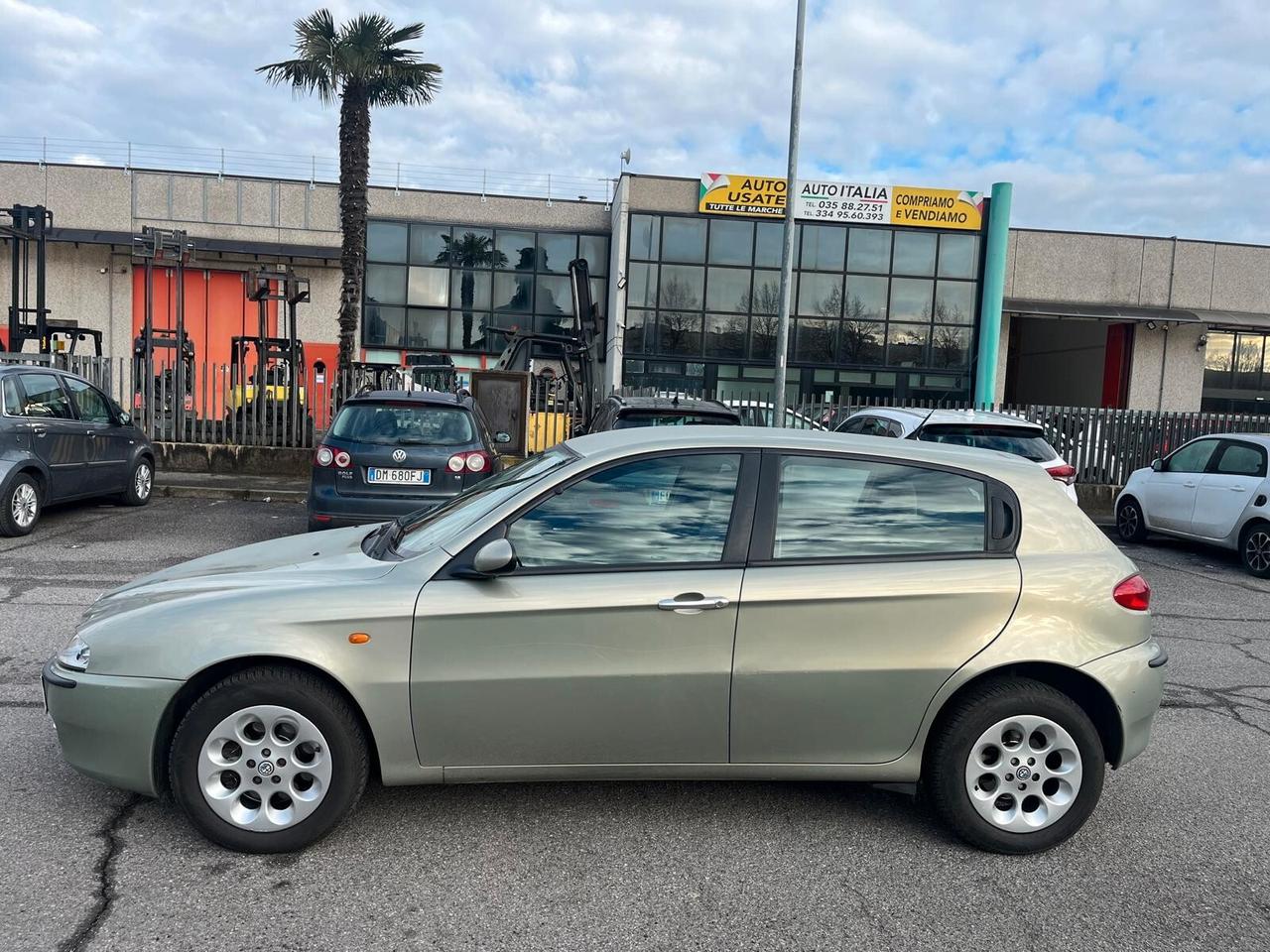 Alfa Romeo 147 1.6i 16V Twin Spark cat 5p. Distinctive