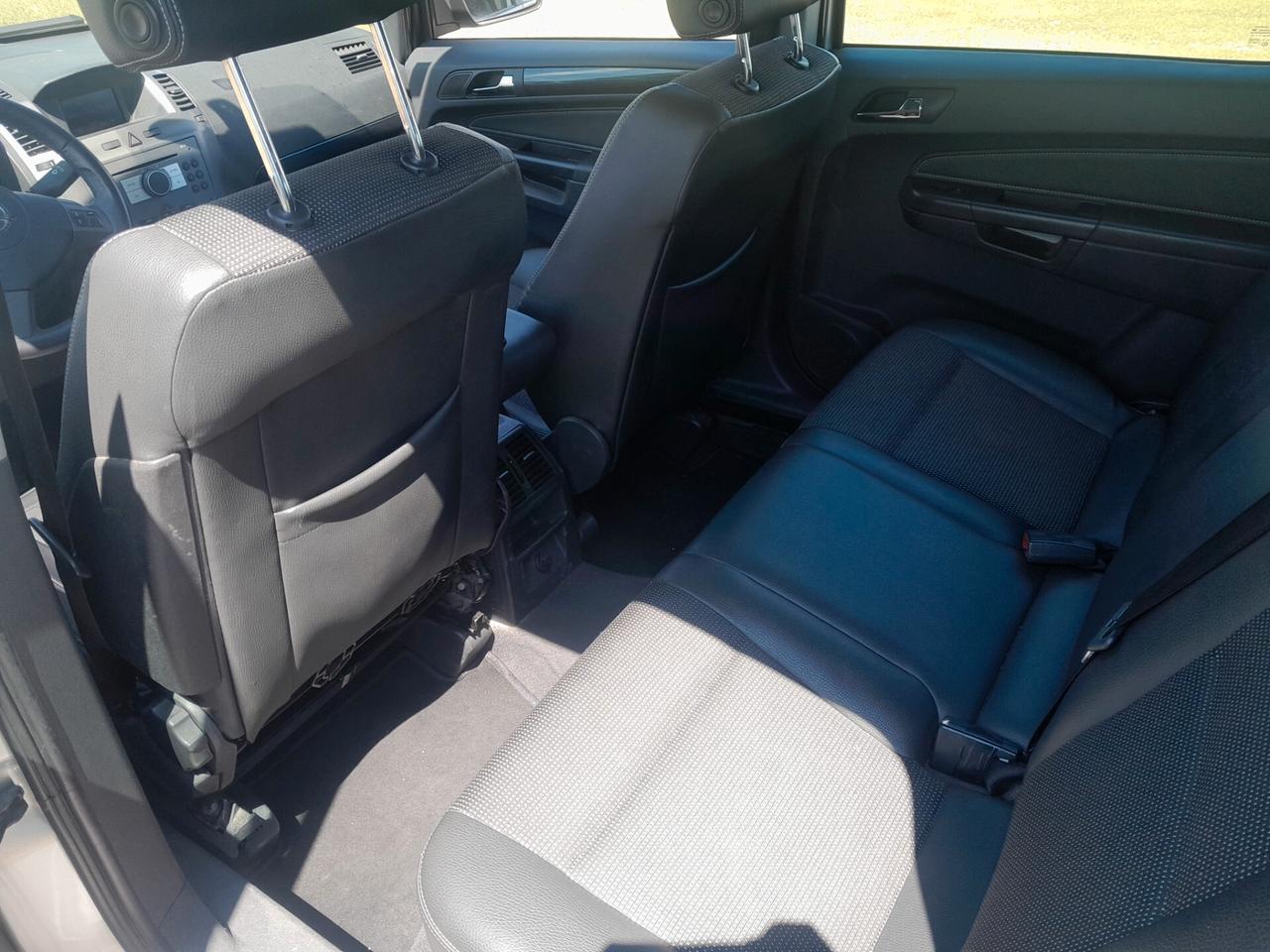 Opel Zafira 1.8 16V VVT Cosmo
