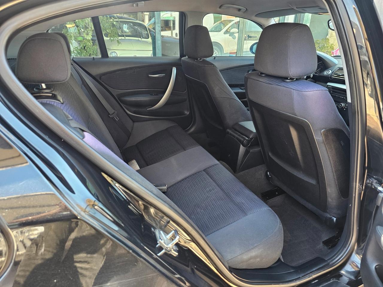 Bmw 118d 5 porte Attiva