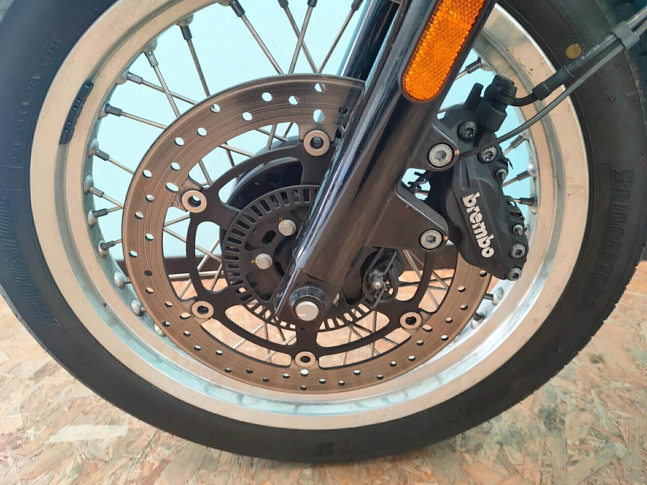 Moto Guzzi V7 III Custom: Eleganza e Performnce