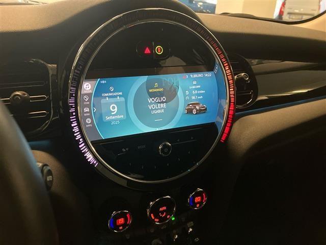 MINI Mini 5 Porte 1.5 Twin Power Turbo Cooper Essential