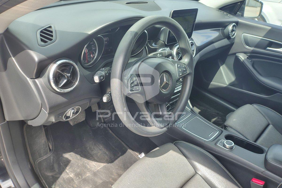 MERCEDES CLA 220 d S.W. Automatic Business