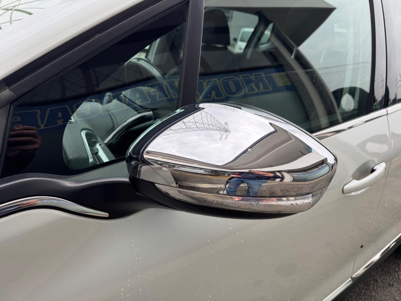 Peugeot 2008 1.6 e-HDi 115 CV Allure