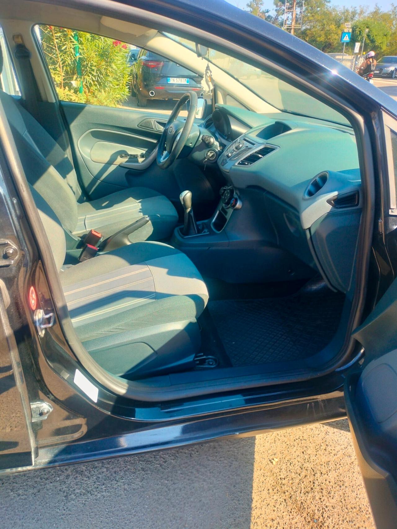 Ford Fiesta 1.4 TDCi 68CV 5 porte Titanium