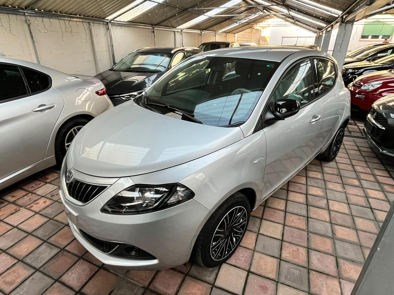 Lancia Ypsilon 1.0 FireFly 5 porte S&S Hybrid Ecochic Gold