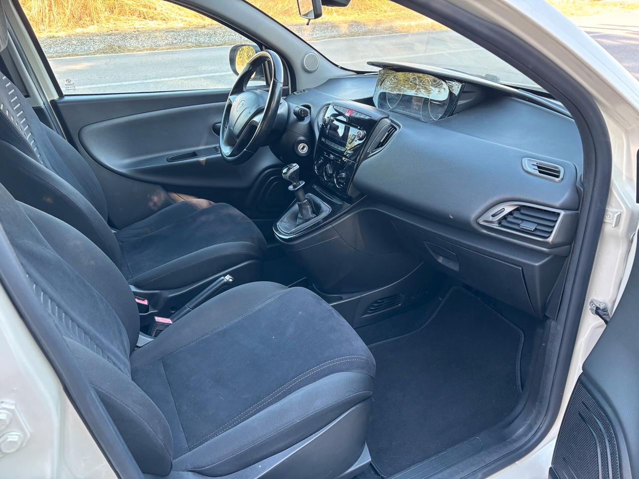Lancia Ypsilon 1.2 69 CV 5 porte S&S Silver - 2011