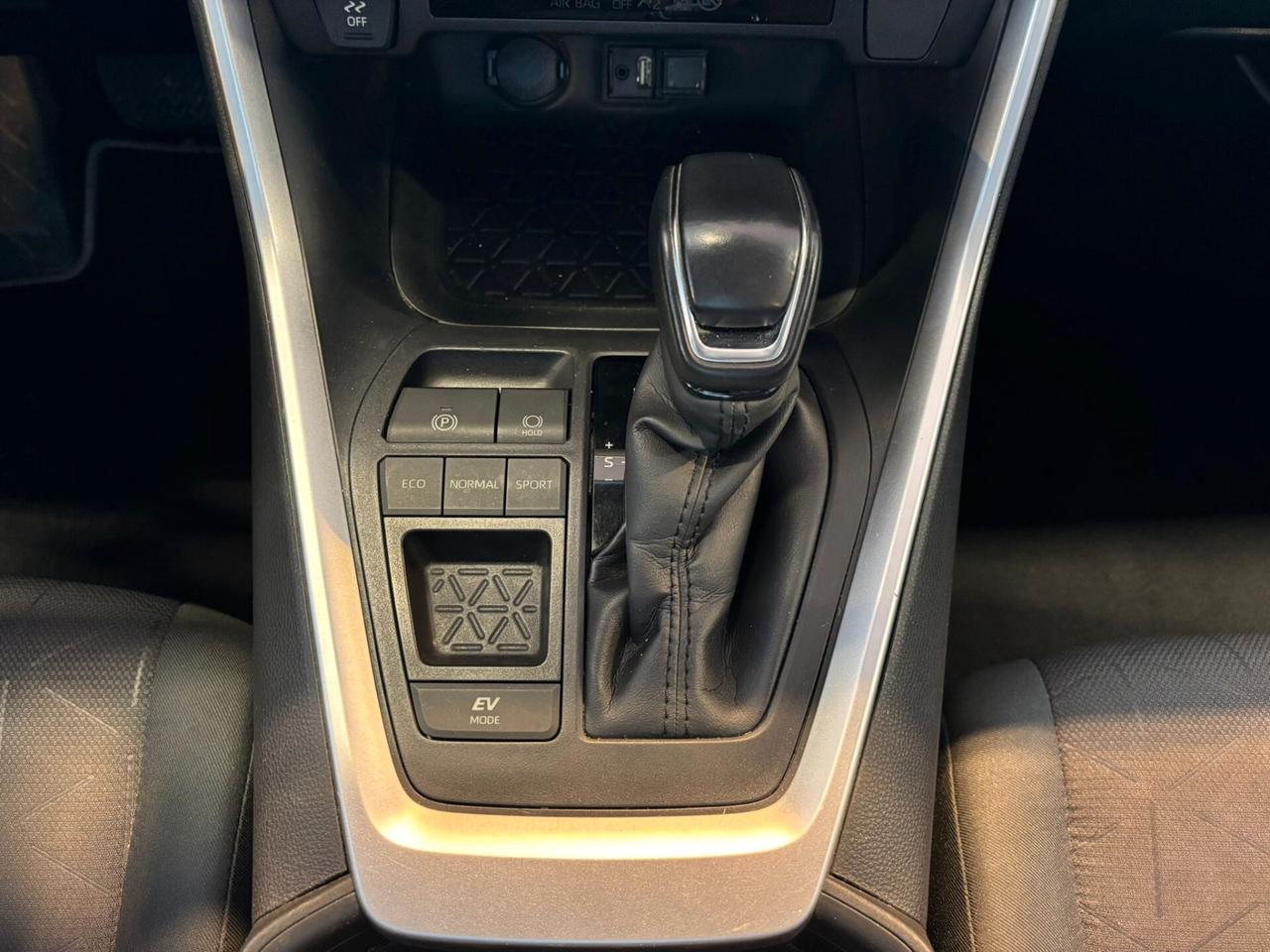 Toyota RAV 4 ACTIVE 2.5 HV E-CVT UNICO PR.