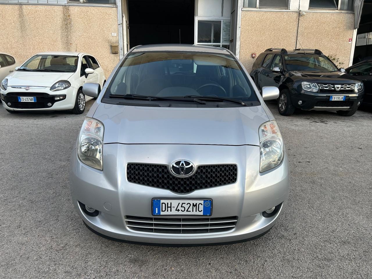 Toyota Yaris 1.3 5 porte cambio automatico 120000km