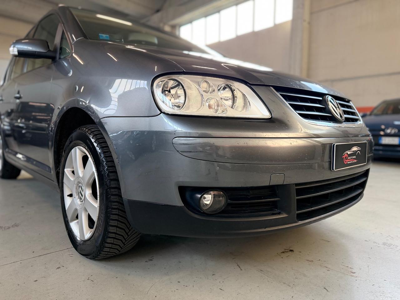 Volkswagen Touran 2.0 TDI DPF Highline AUTOCARRO