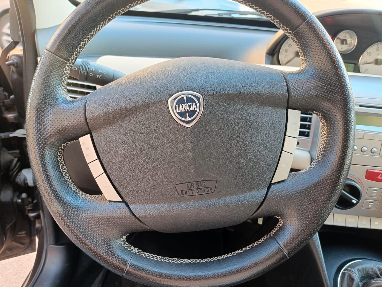 Lancia Ypsilon 1.2 Platino