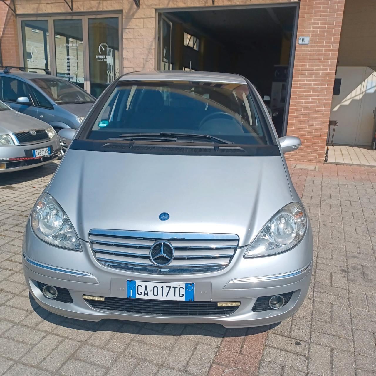 AUTOMATICA NEOPATENTATI CLASSE A 2.0TDI CON GANCIO DI TRAINO