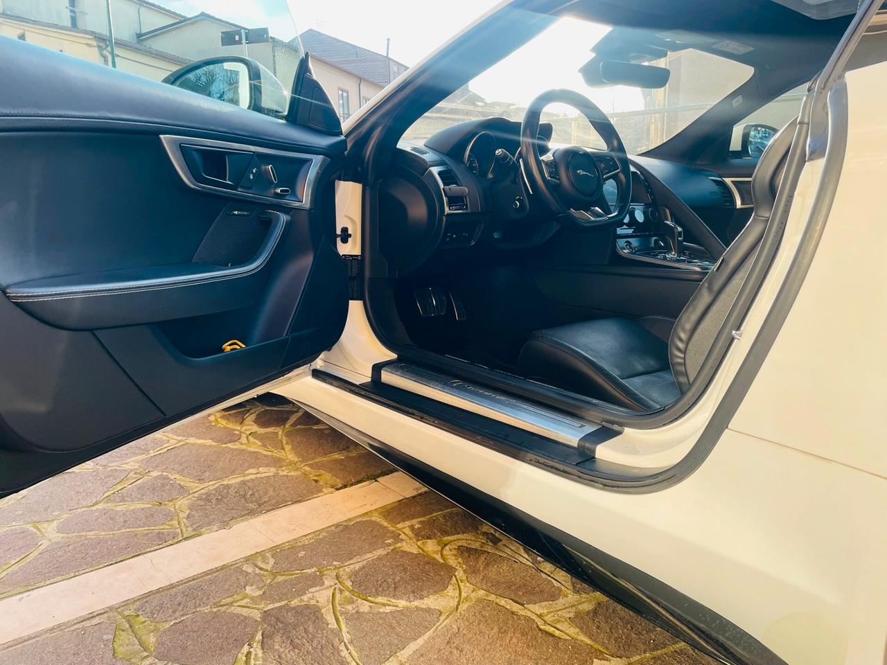 Jaguar F-Type 2.0 aut. Coupé R-Dynamic