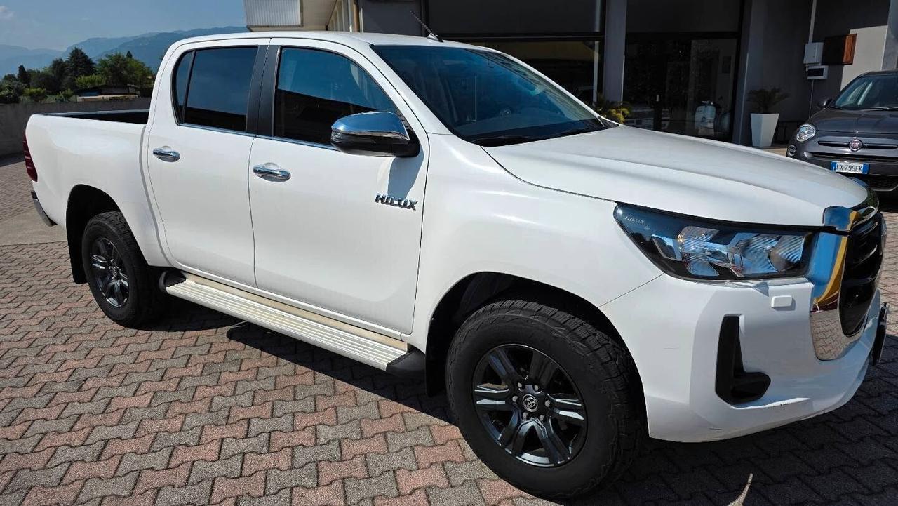 Toyota Hilux 2.4 D-4D Double Cab Lounge MANUALE ITALIANA