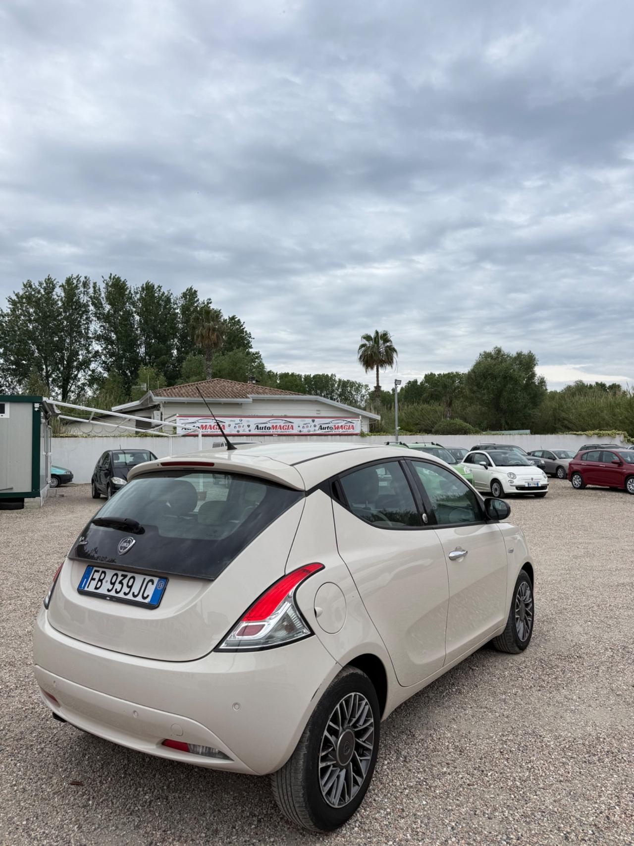 Lancia Ypsilon 1.2 69 CV 5 porte GPL Ecochic Gold