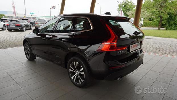 VOLVO XC60 B4 (d) AWD Geartronic Momentum