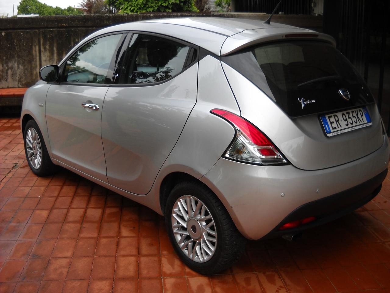 Lancia Ypsilon 0.9 TwinAir 85 CV 5 porte S&S Gold