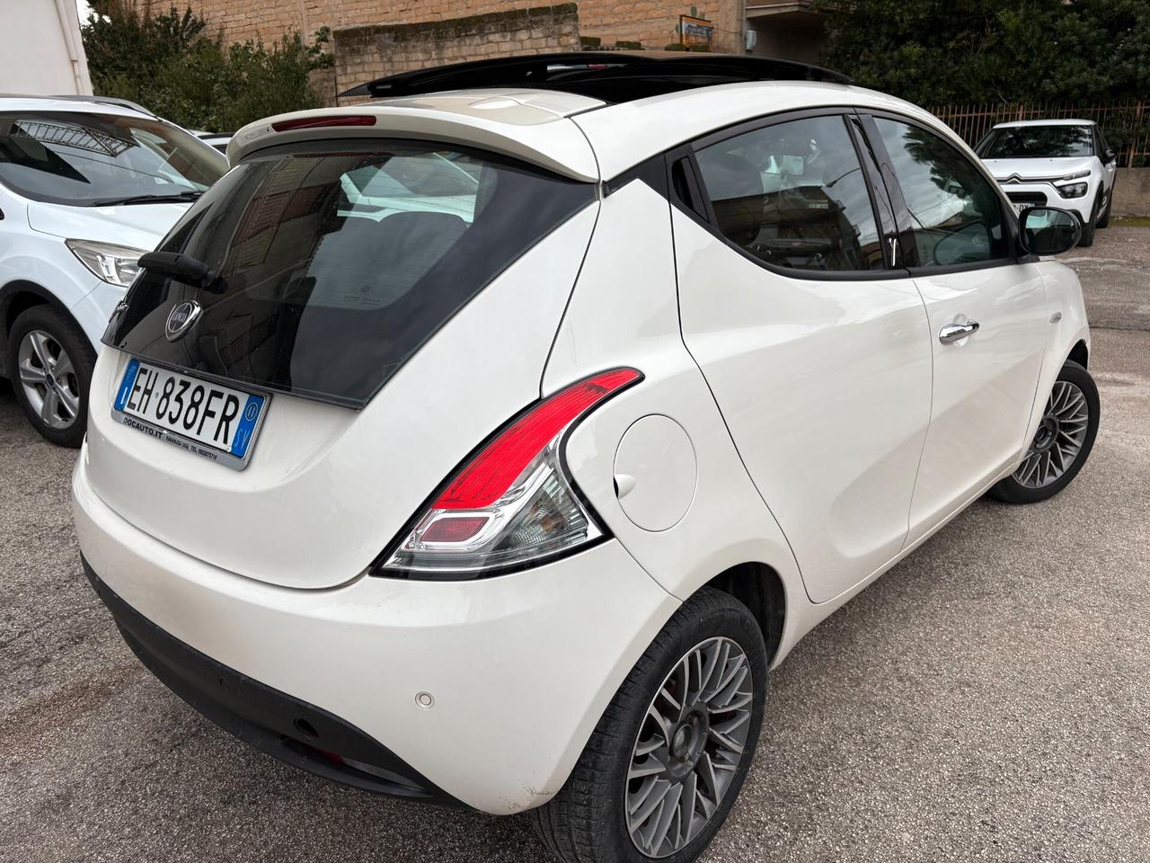 Lancia Ypsilon 0.9 TwinAir 85 CV 5 porte S&S Platinum