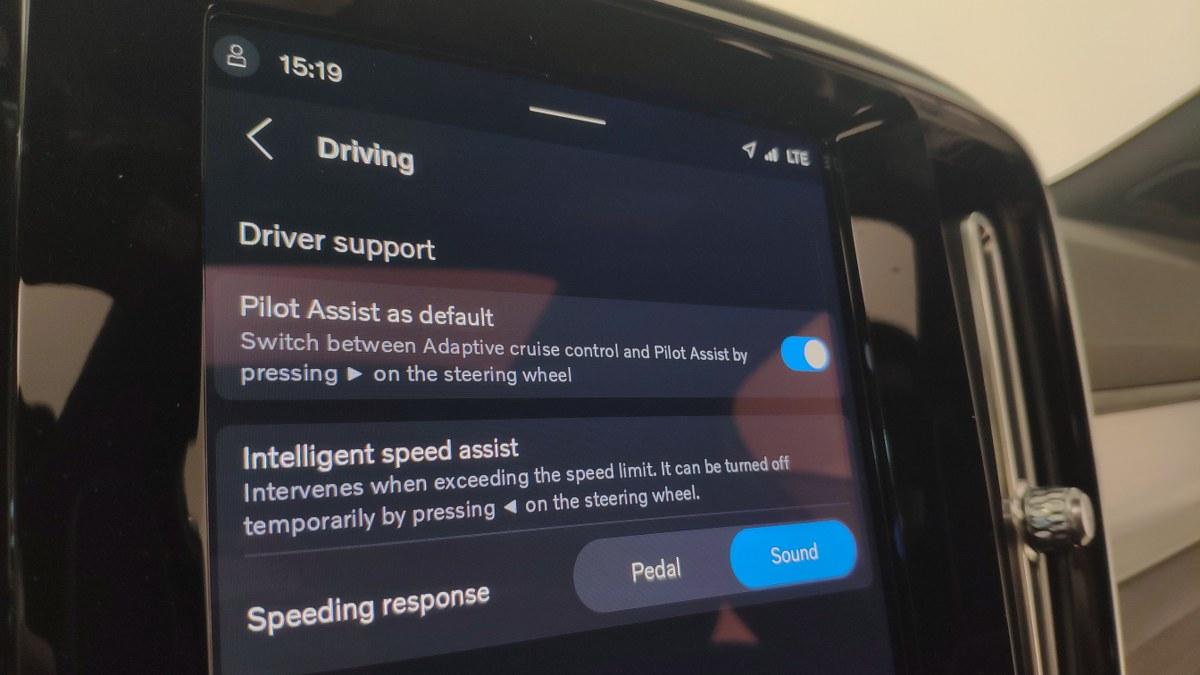 VOLVO Xc40 B3 Mild Hybrid Automatico Plus Dark