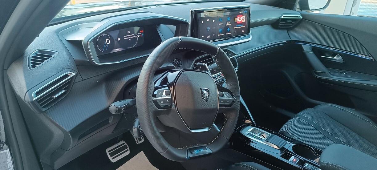 Peugeot 2008 Hybrid 145 e-DCS6 GT Exclusive