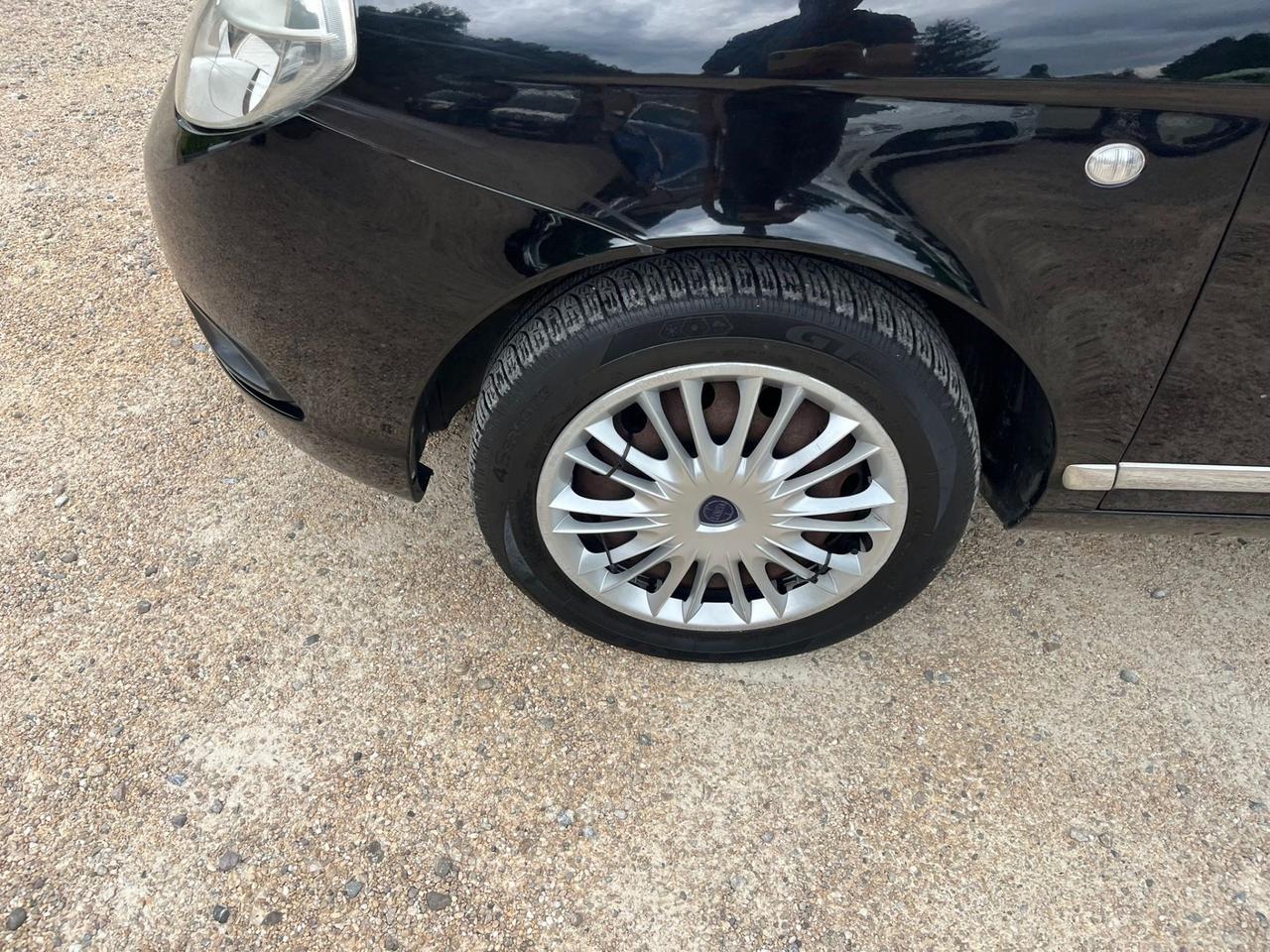Lancia Ypsilon 1.3 MJT 75 CV Elle