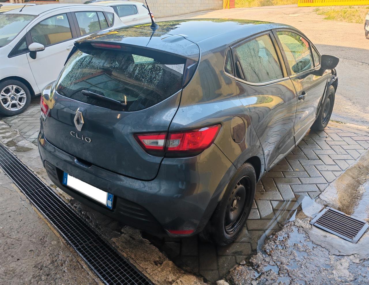 Renault Clio 1.2 75CV 5 porte Incidentata/Sinistrata