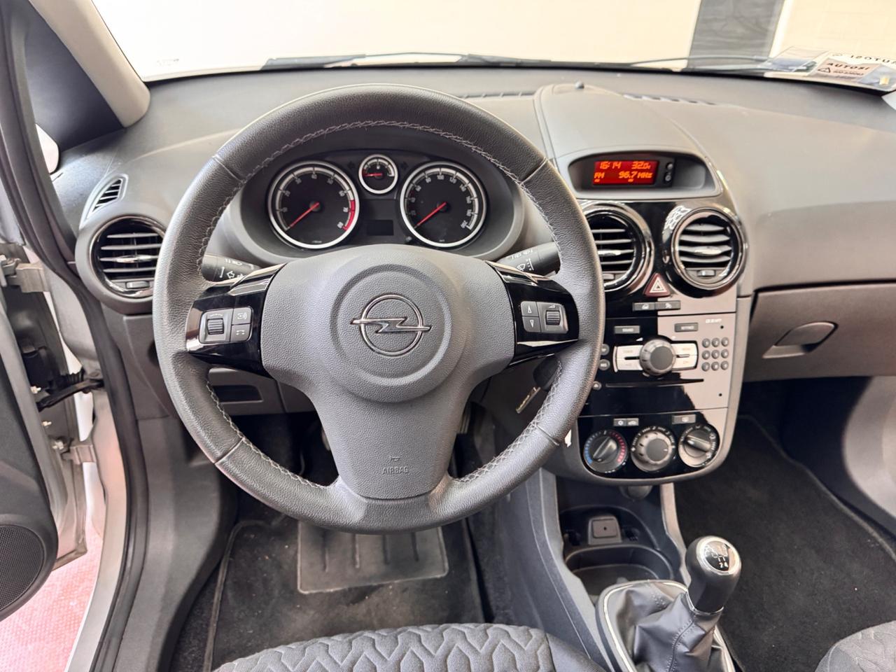 Opel Corsa 1.2 benzina 3 porte
