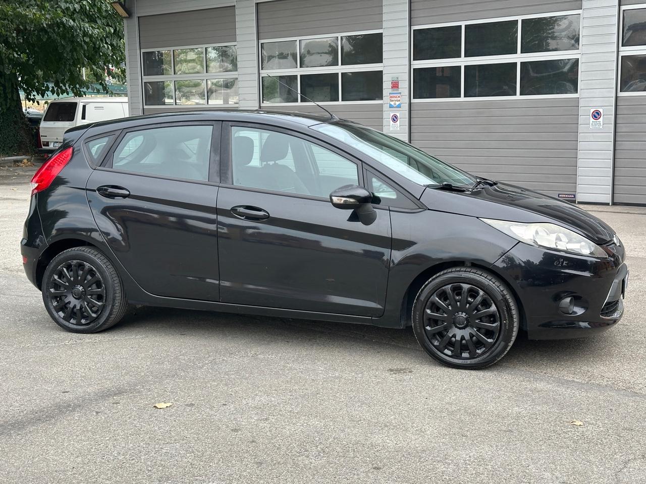 Ford Fiesta 1.4 16V 5p. Bz.- GPL Titanium Bs.