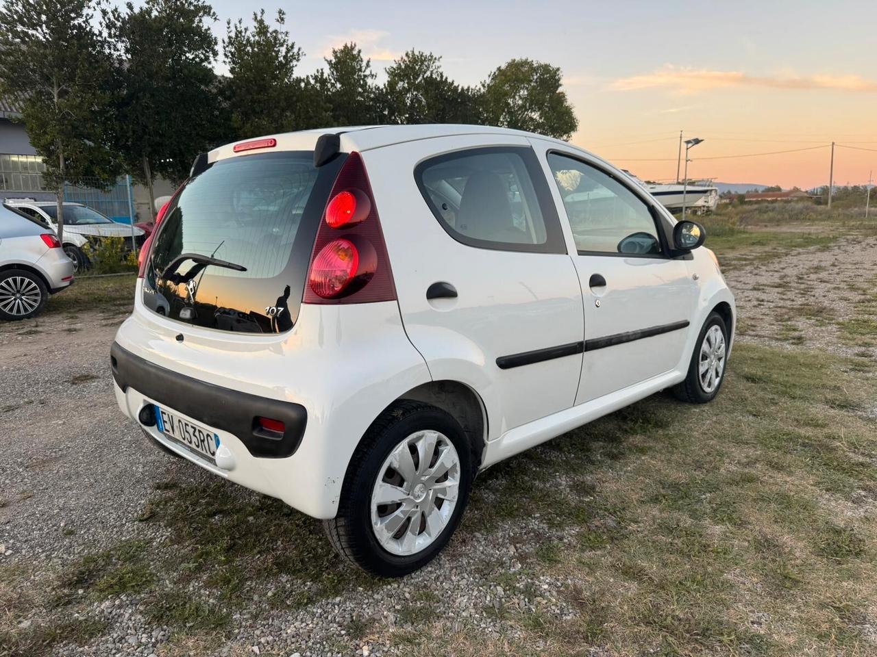 Peugeot 107 1.0 5 porte del 2014 SOLO 136.000 KM
