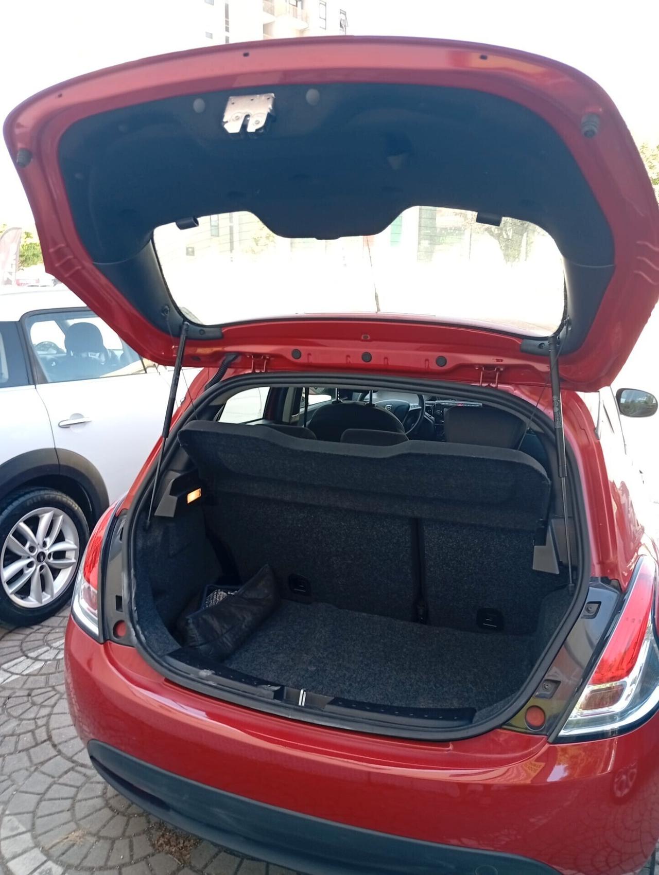 Lancia Ypsilon