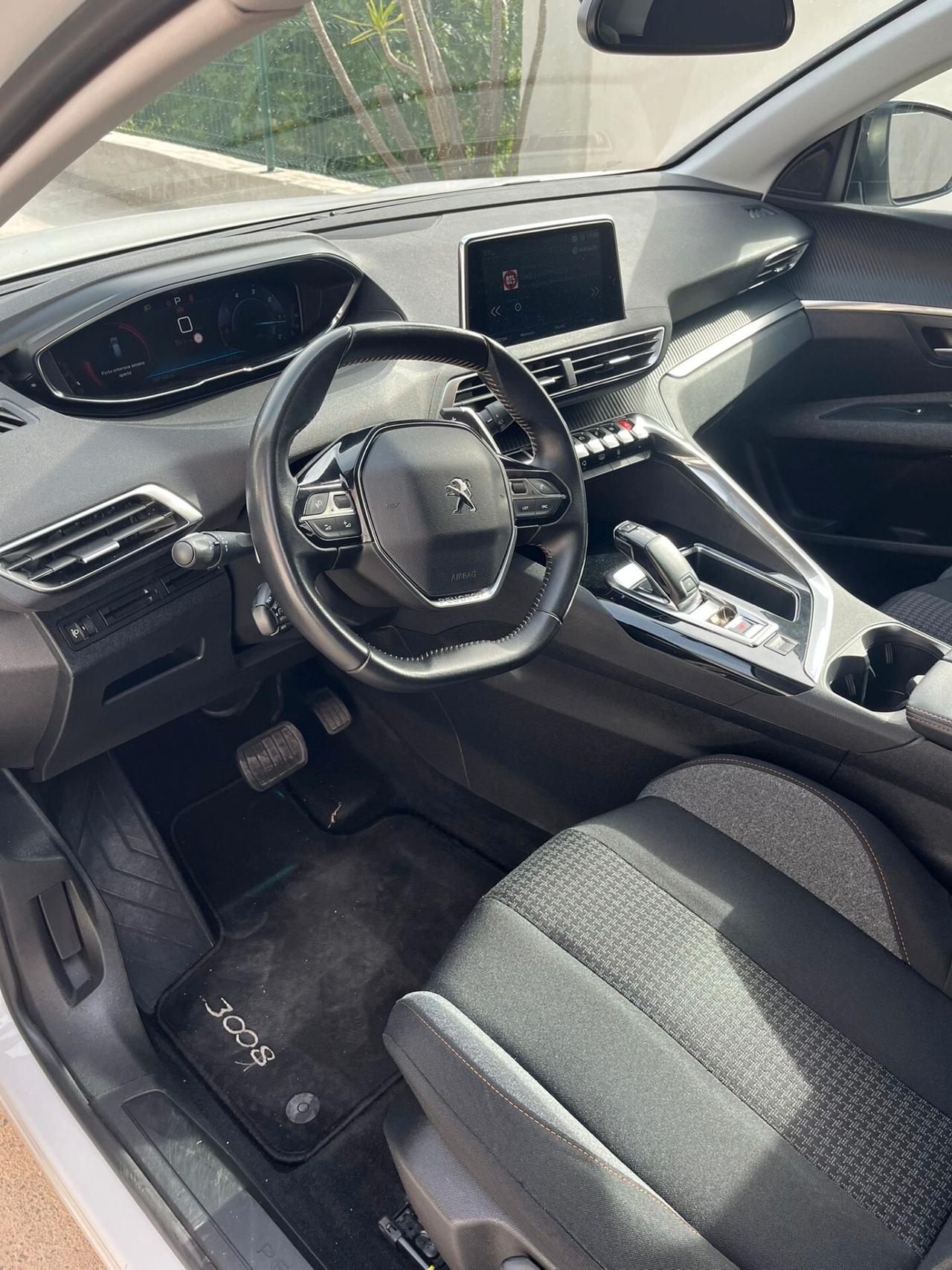 Peugeot 3008 BlueHDi 130 S&S EAT8 Business