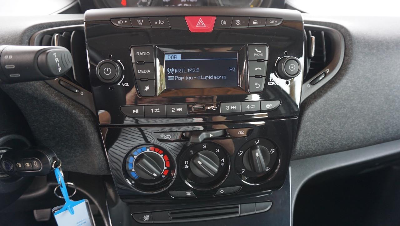 Lancia Ypsilon 1.0 firefly hybrid Silver Plus s&s 70cv