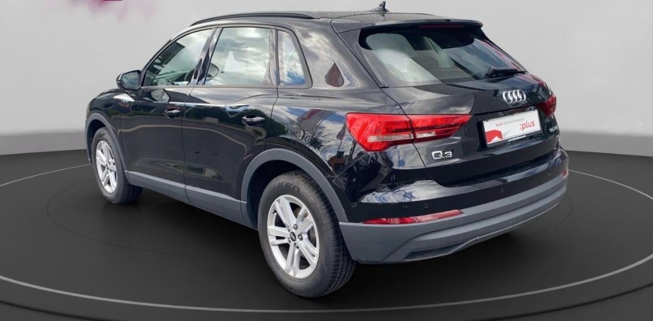 Audi Q3 35 TFSI Business, Manuale