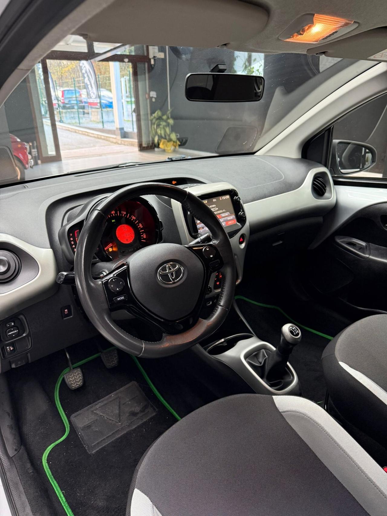 Toyota Aygo 1.0 VVT-i 69 CV 5 porte x-clusiv