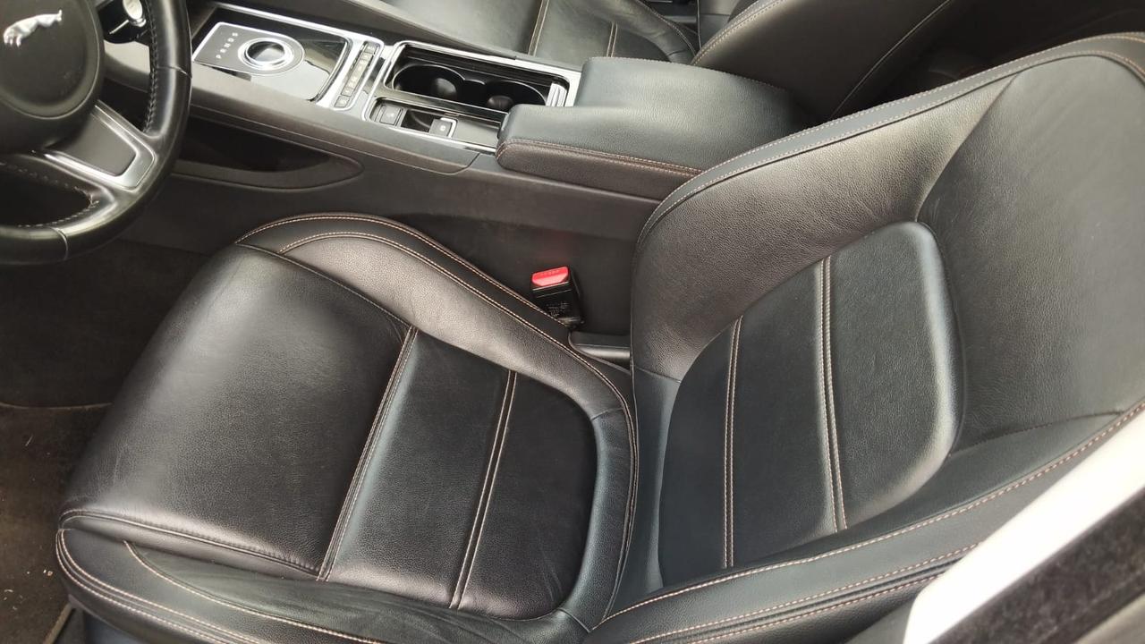 Jaguar F-Pace 2.0d i4 Prestige awd 180cv auto my18