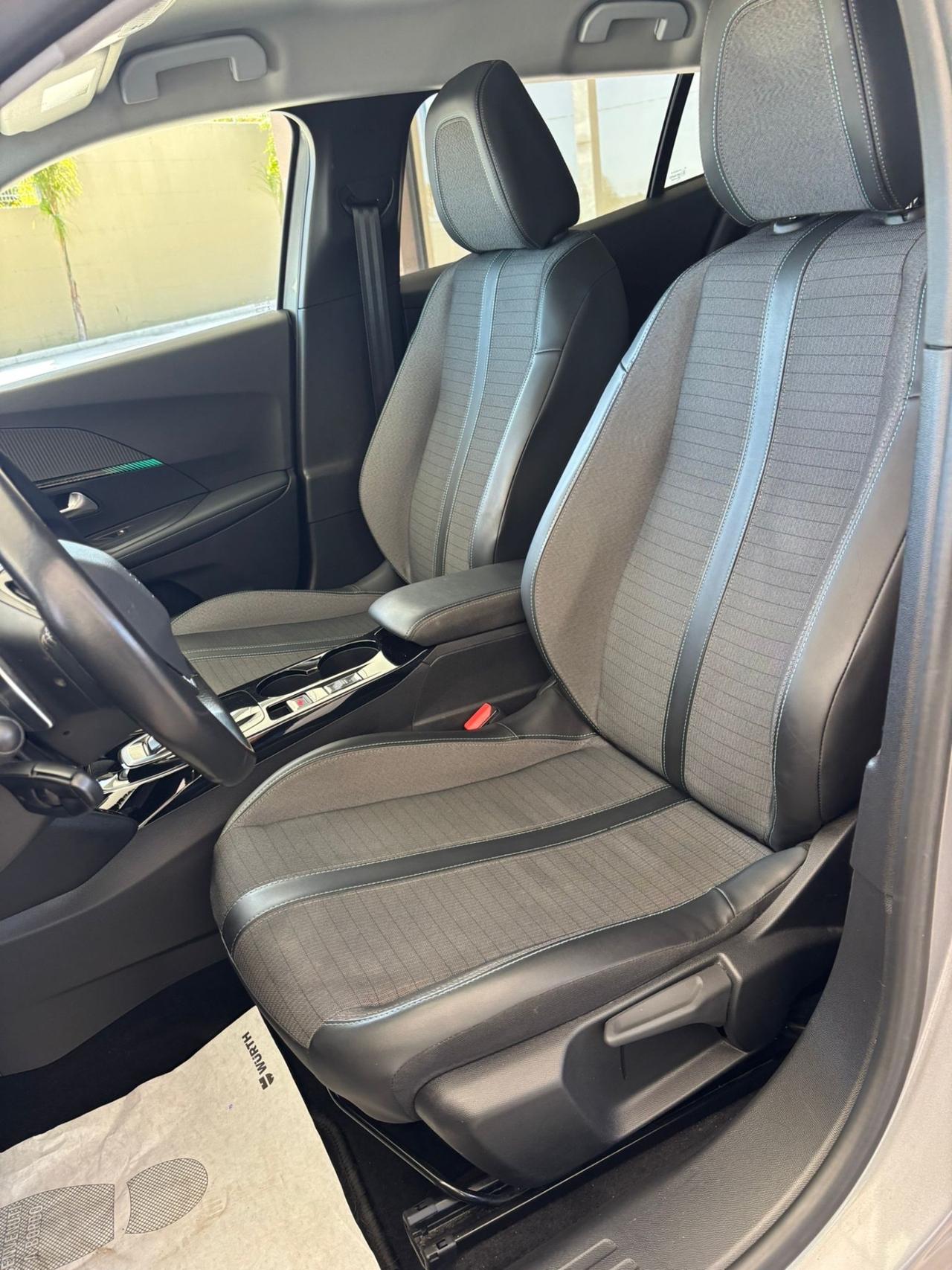 Peugeot 2008 BlueHDi 130 S&S EAT8 Allure \\1