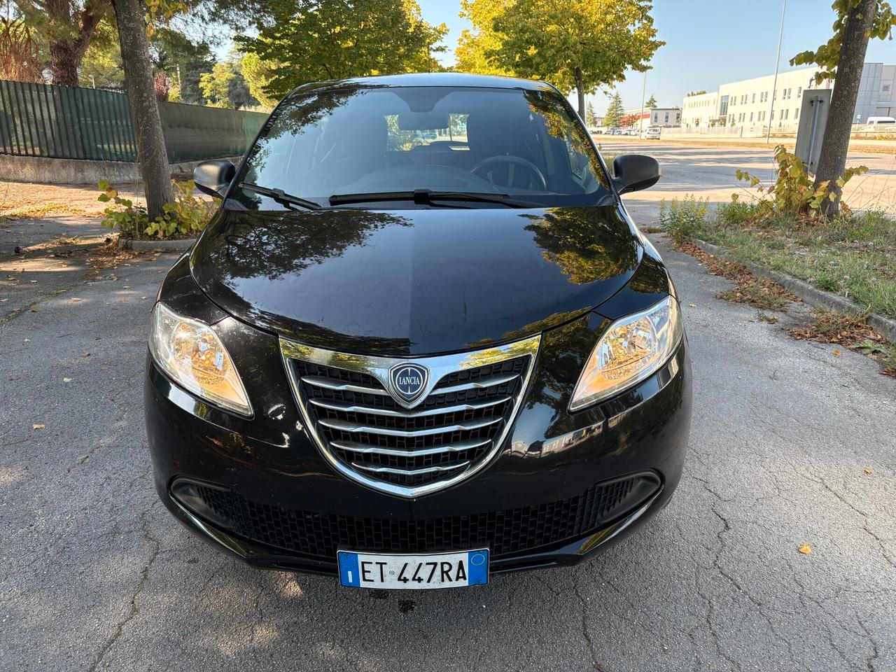 Lancia Ypsilon 0.9 TwinAir 85 CV 5 porte Metano Ecochic Silver