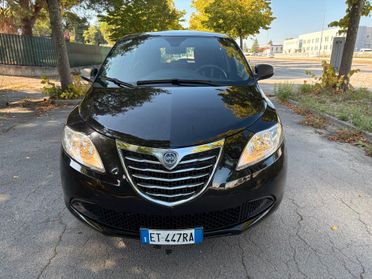 Lancia Ypsilon 0.9 TwinAir 85 CV 5 porte Metano Ecochic Silver