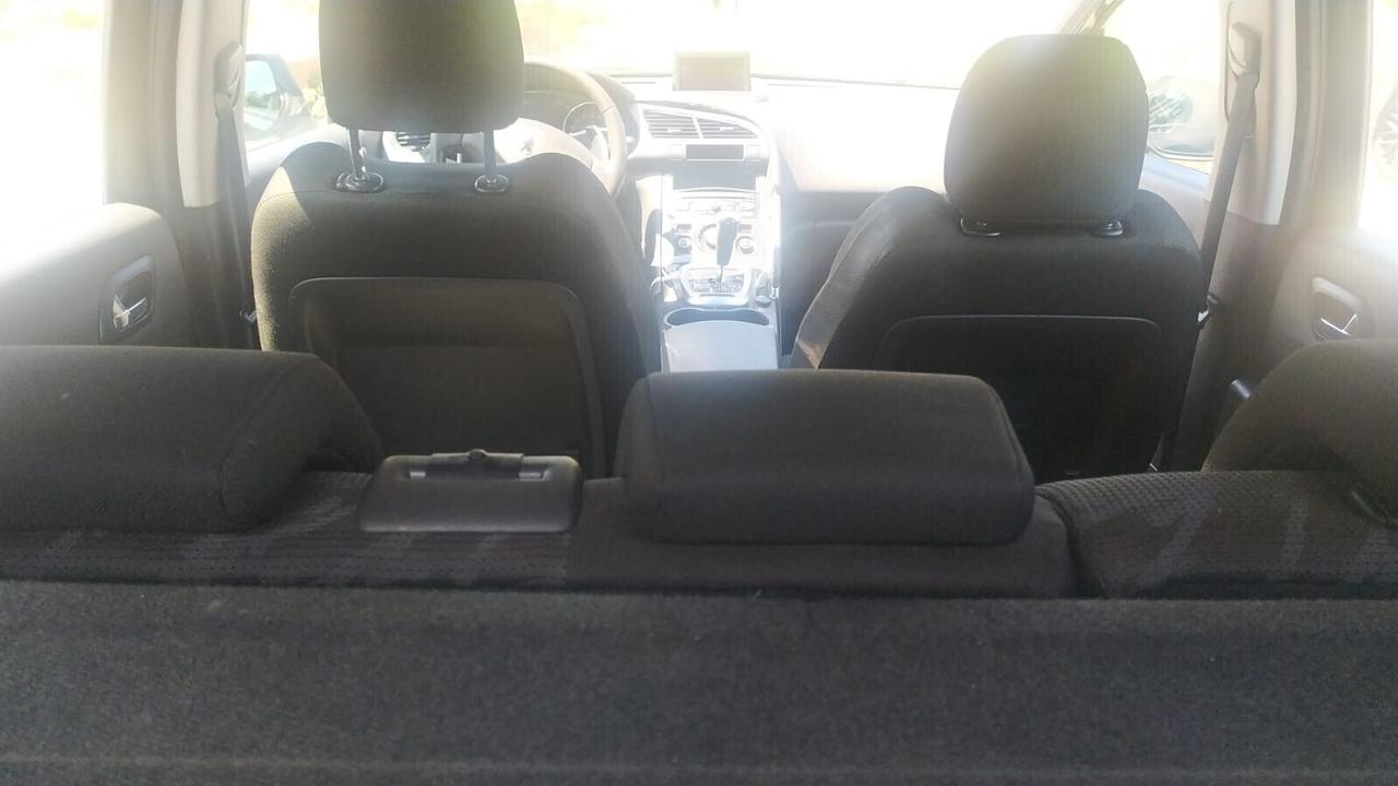 Peugeot 3008 1.6 e-HDi 112CV cambio robotizzato S.
