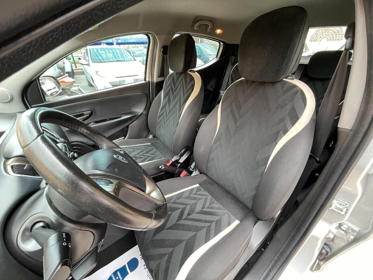 Lancia Ypsilon 1.2 69 CV 5 porte Gold