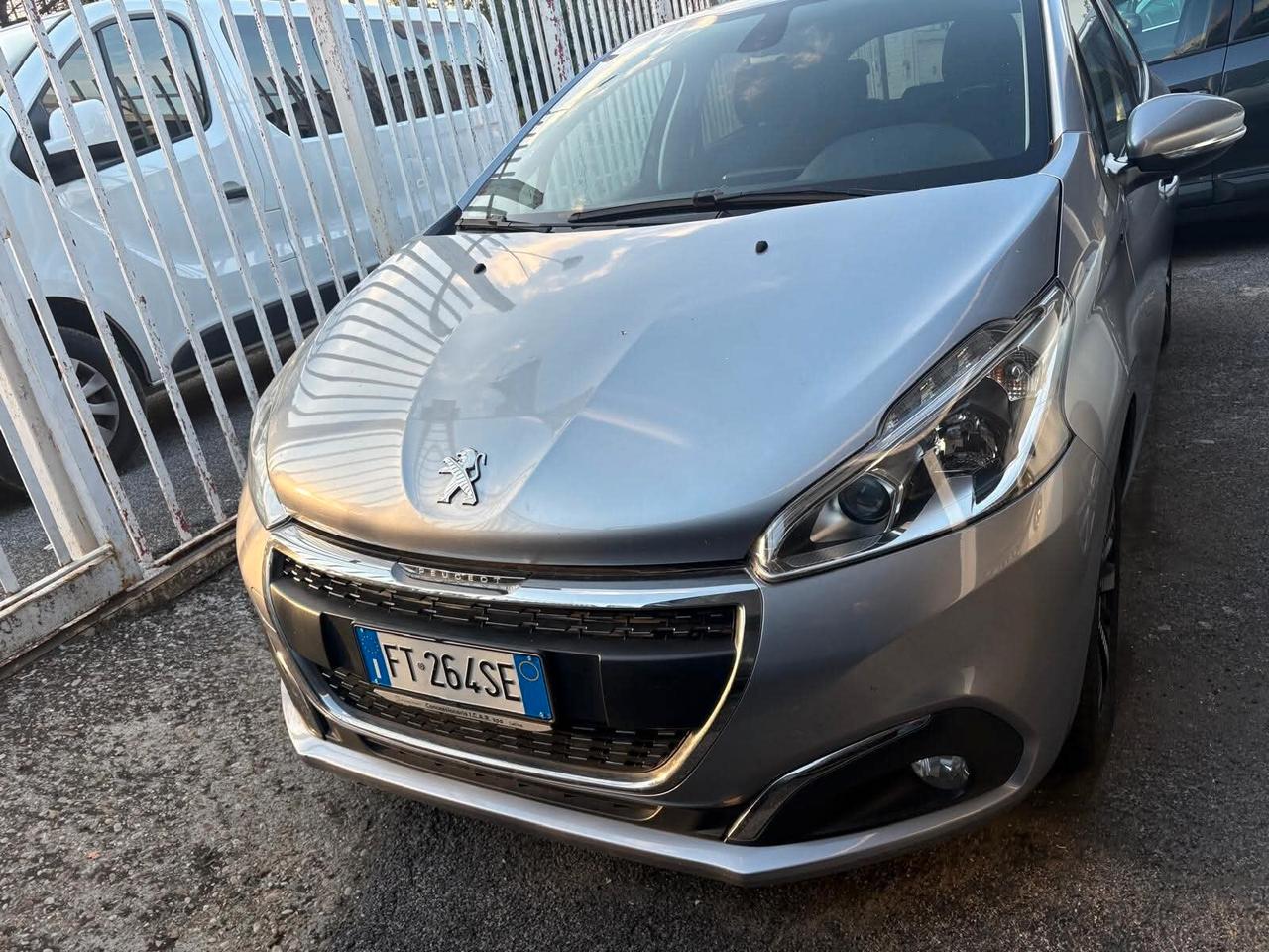 Peugeot 208 PureTech 82 5 porte Signature