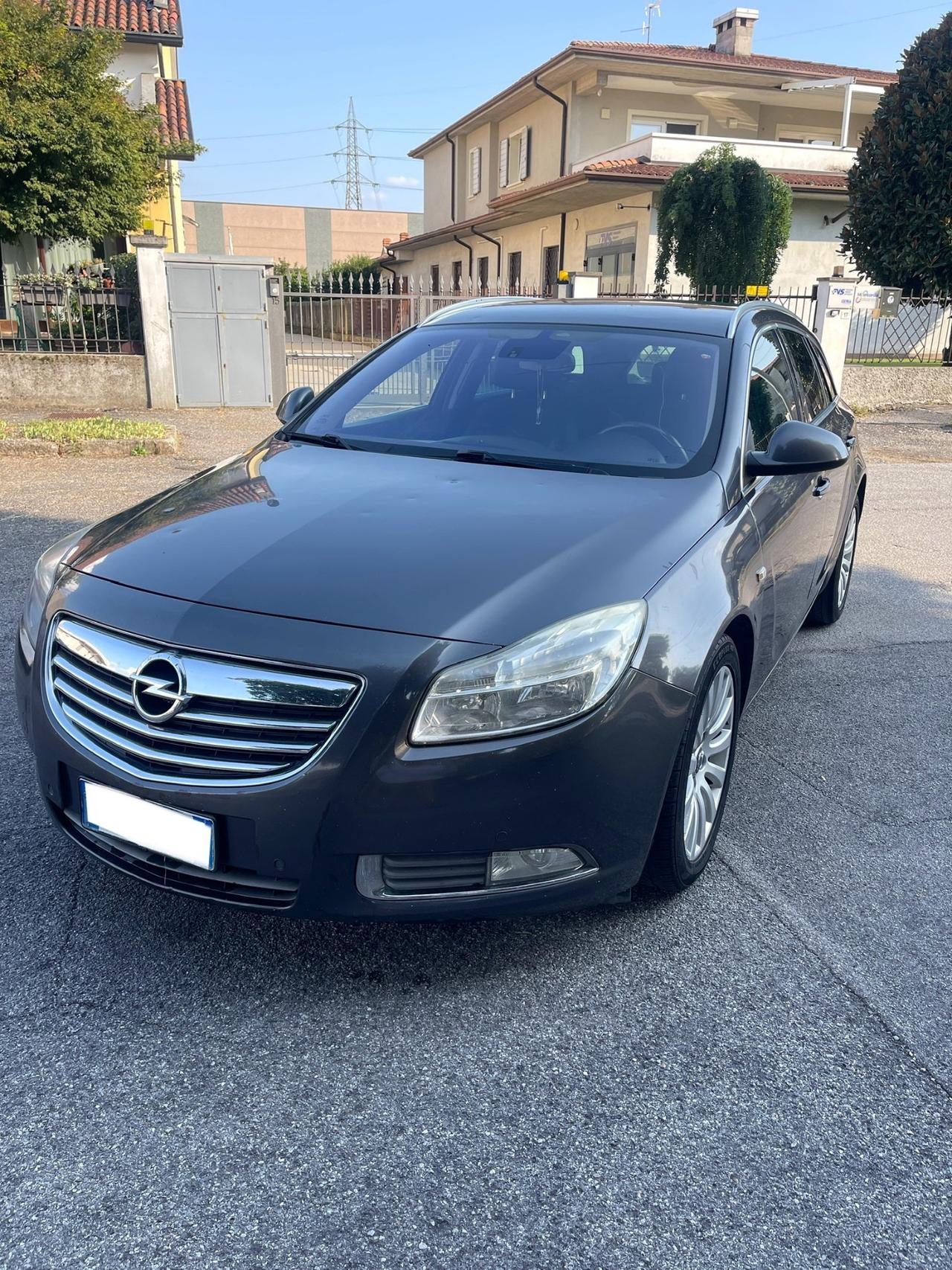 Opel Insignia 2.0 CDTI Sports Tourer Cosmo 2011