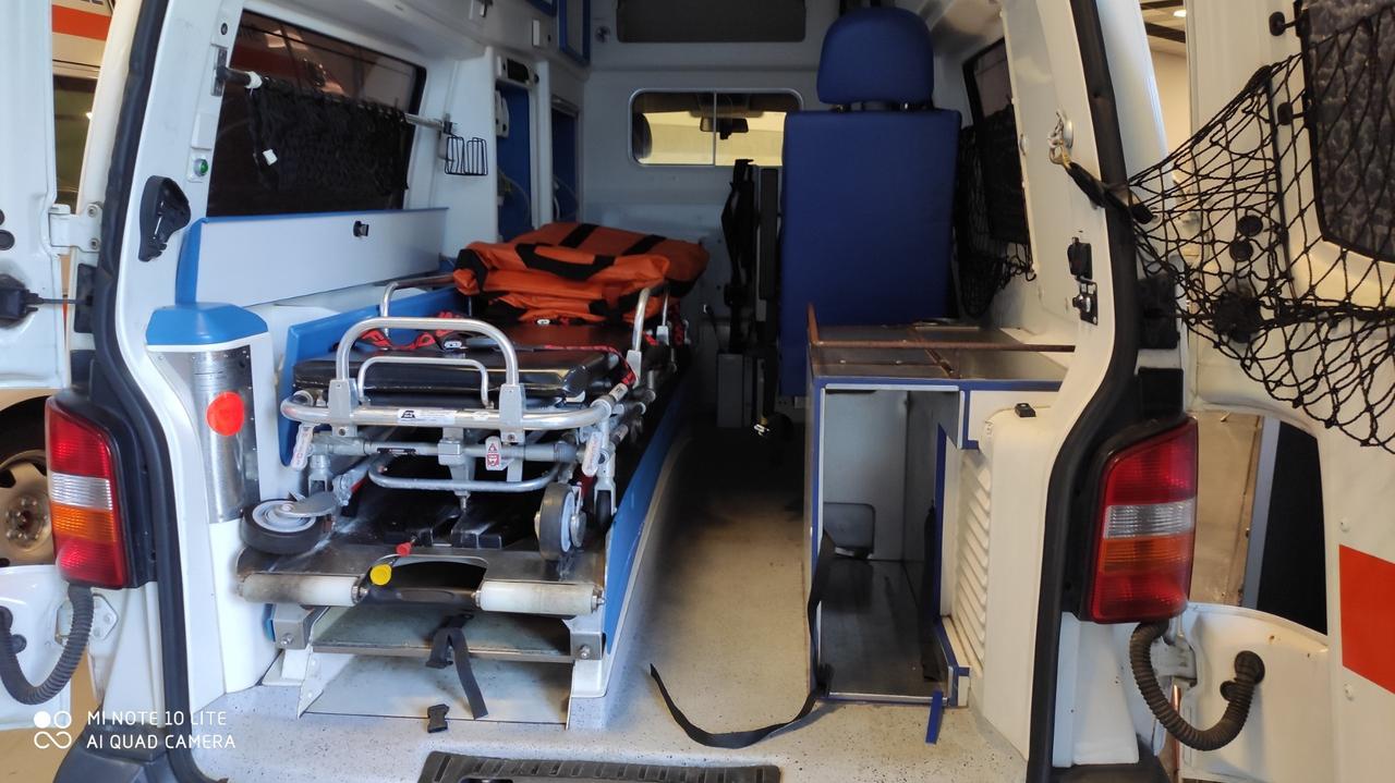 AMBULANZA VOLKSWAGEN 4X4 TRANSPORTER 2014/2006