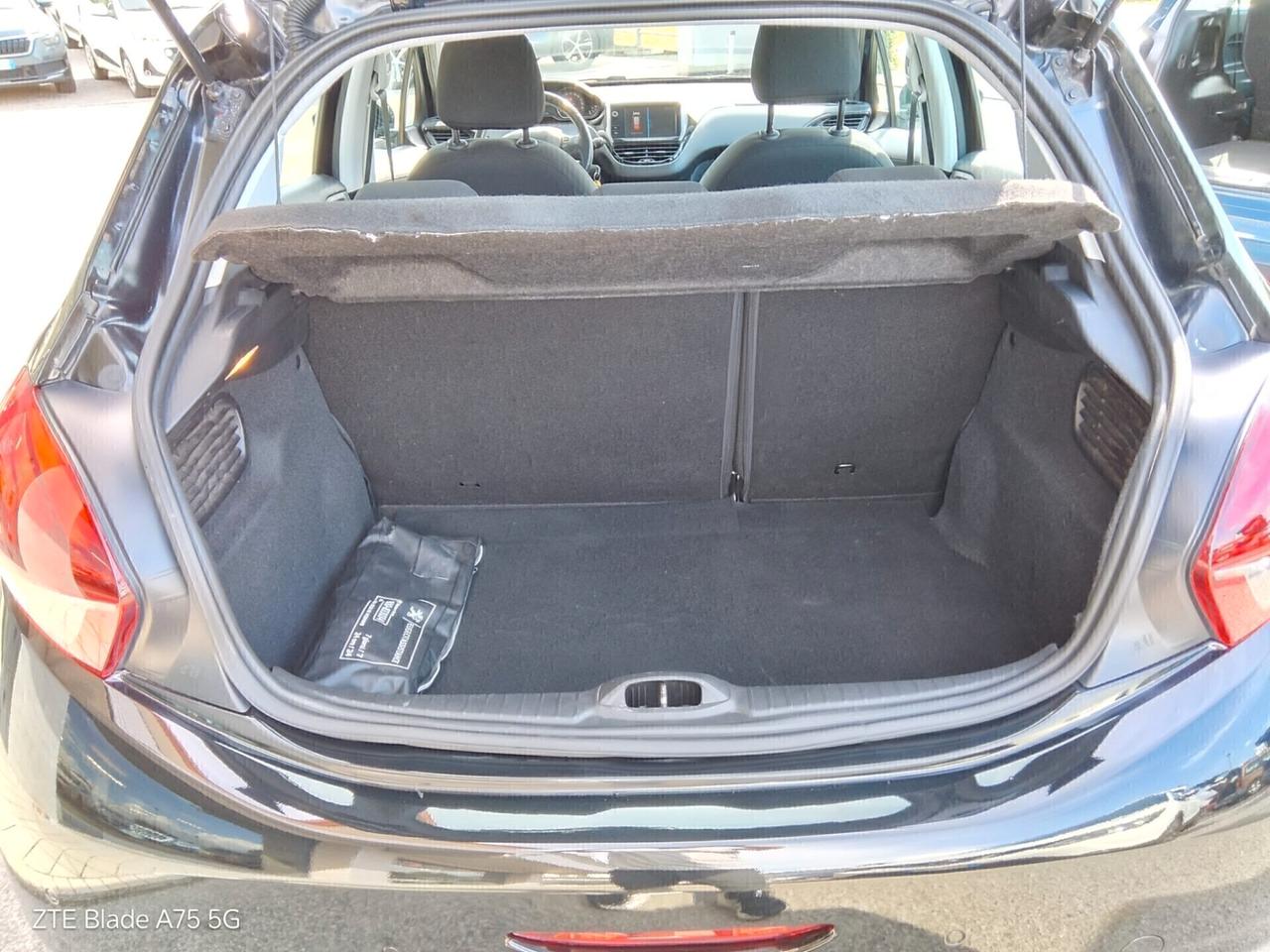 Peugeot 208 1.2 benzina Neopatentati