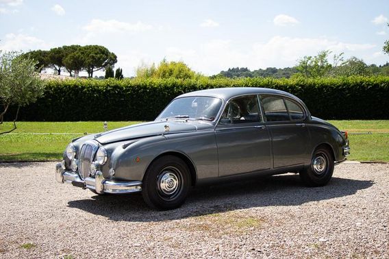 Daimler V8 2500 Saloon