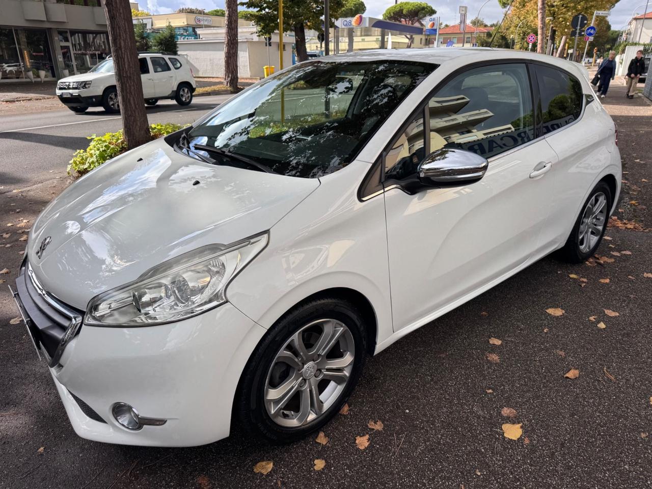 Peugeot 208 1.2 5P NEOPATEN GARANZIA 12 MESI